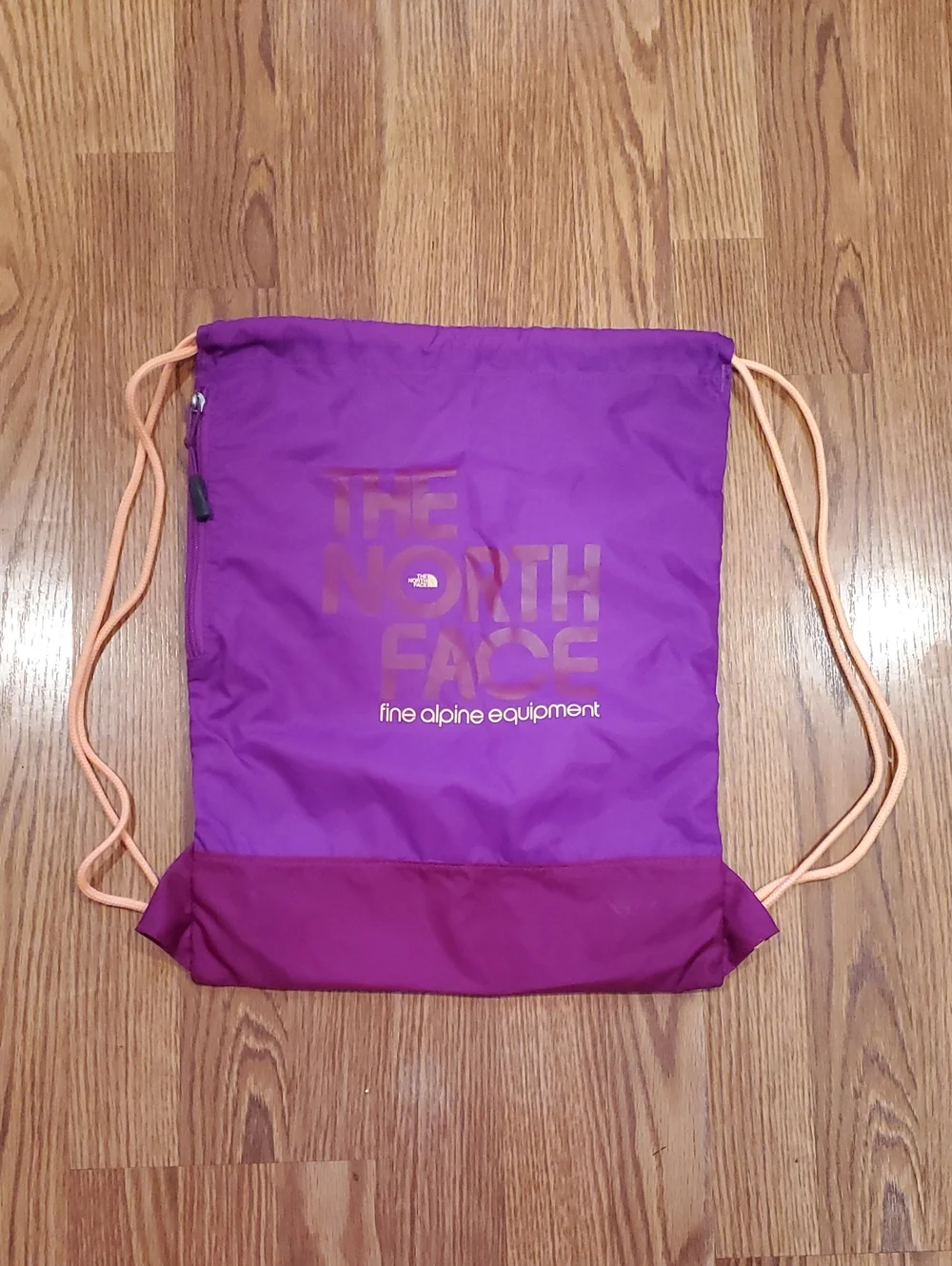 north face drawstring backpack The NF0A52S7 Dyno Backpack, TNF Black / OSFA molded shoulder straps and a padded air Custom The North Face Fall